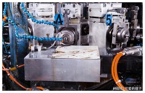 金明精机是一家专注于高端塑料机械制造领域的公司,凭借其强大的研发